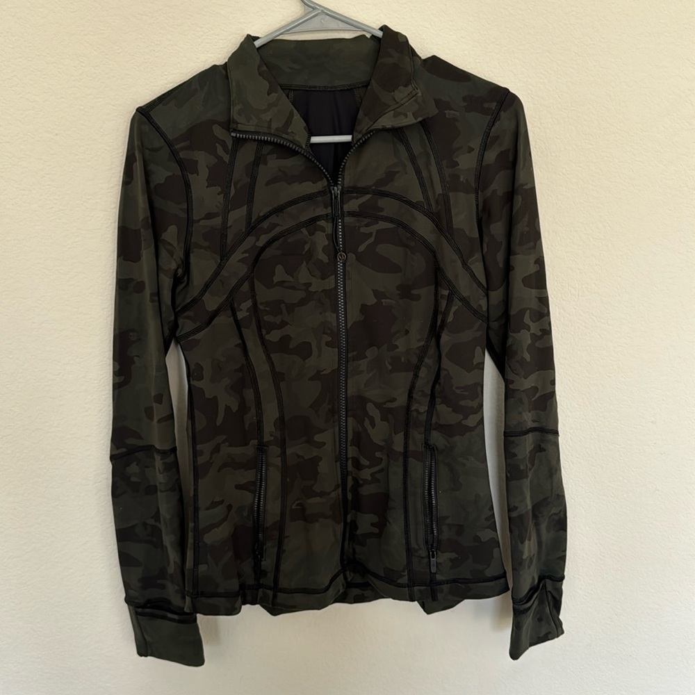 Lululemon green camo jacket size 8
